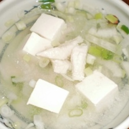 豆腐も加えてのささ身のスープねぎを散らせましたが美味しかったです。